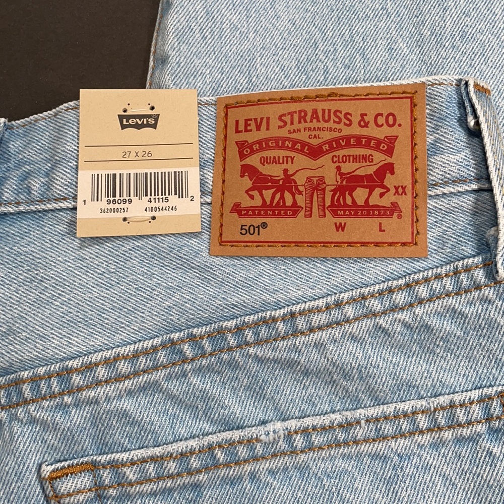Levi’s 501 Cropped High Rise - Picture 3 of 11